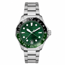 Relógio esportivo com mostrador verde e pulseira de metal