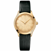 Relógio feminino de elegância em tom dourado com pulseira de couro preta