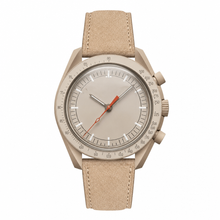 Relógio casual com pulseira de camurça bege