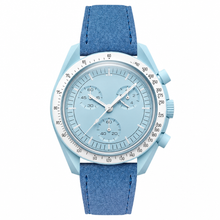 Relógio cronógrafo azul-claro com pulseira de camurça azul