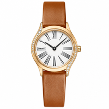 Relógio feminino de ocasião com caixa em tom dourado e pulseira de couro marrom