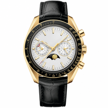 Relógio clássico com caixa em tom dourado, 44 mm