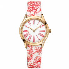 Relógio social em tom dourado com pulseira de tecido com estampa floral
